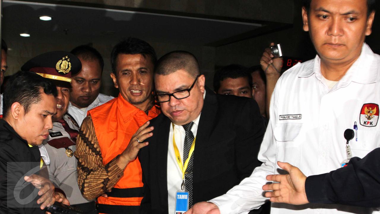 20150803- KPK Jebloskan Gubernur Sumut dan Istrinya ke Tahanan-Jakarta