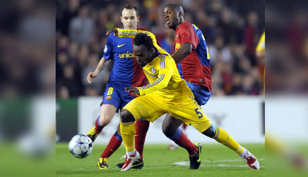 Tahun 2009, saat Chelsea menjamu Barcelona di kancah Liga Champions, gol indah Essien menjadi penentu kemenangan 1-0 atas tamunya itu dinobatkan sebagai yang terbaik tahun 2009 di Liga Champions. (AFP Photo)