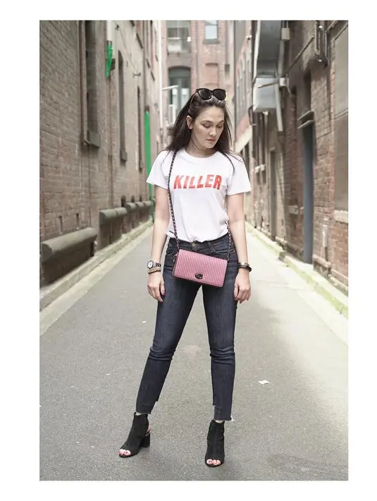 "Saya dari dulu todak pernah merayakan Valentine. Tapi kalau dikasih mah senang,” tutur Luna Maya saat ditemui beberapa waktu lalu. (Instagram/lunamaya)