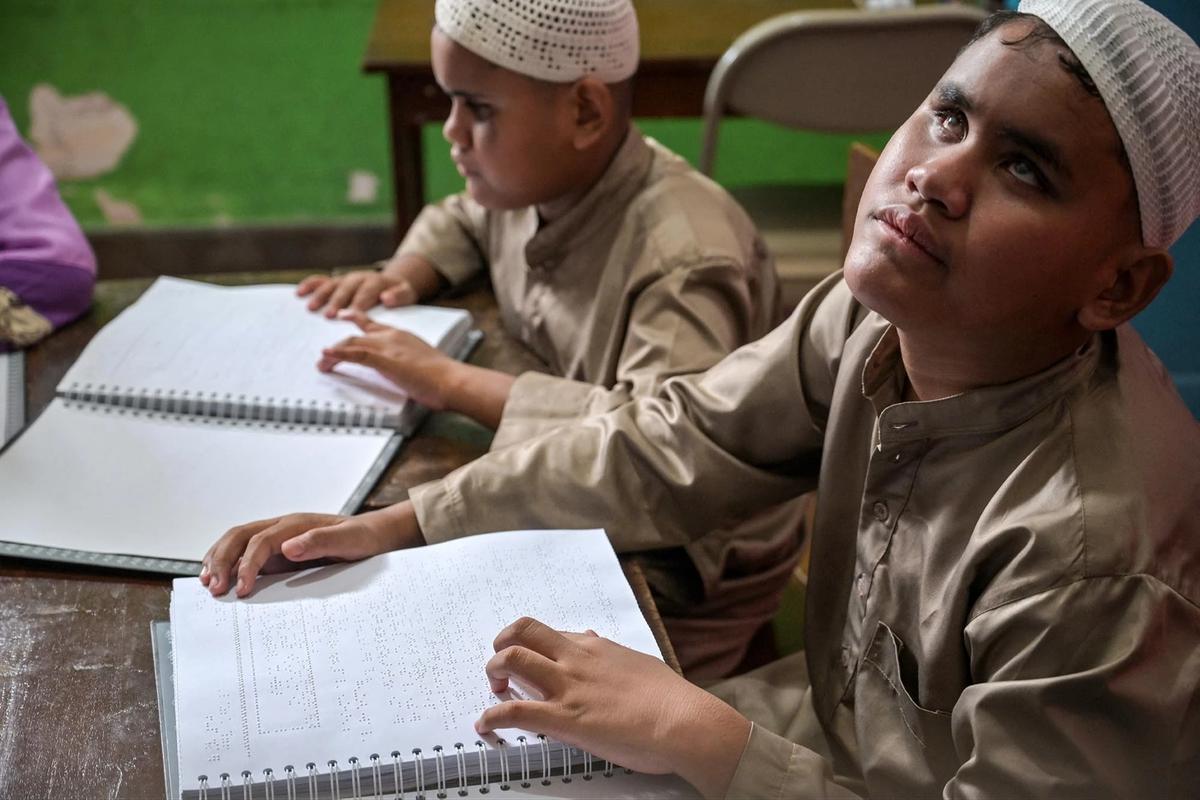 FOTO: Semangat Siswa Tunanetra Pelajari Al Quran Braille di Bulan Ramadan