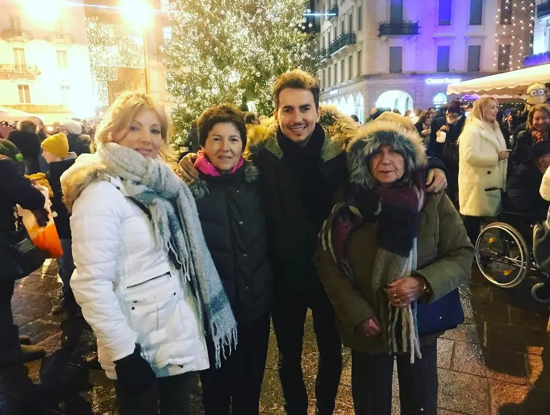 Pembalap Ducati, Jorge Lorenzo, merayakan Natal 2017 bersama keluarganya di Lugano, Swiss. (Instagram/jorgelorenzo99)