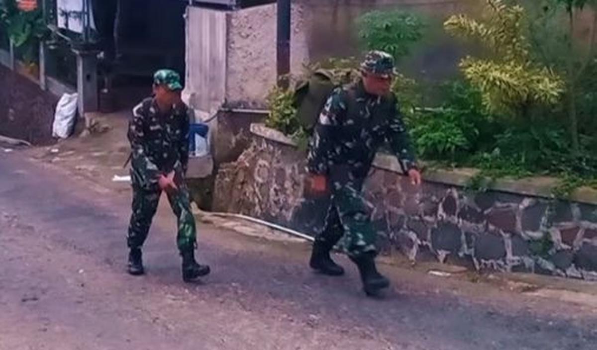 Serma Waroka memulai perjalanannya dari kediamannya di Malangbong dengan tujuan akhir akhir ke Kodim 0611 Garut.