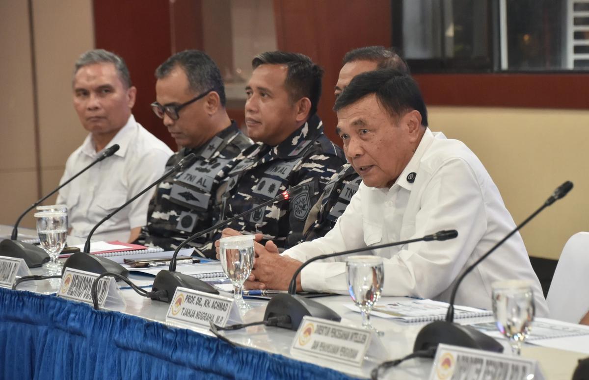 FOTO: TNI AL Gagalkan Distribusi Ilegal Pasir Timah di PIK 2
