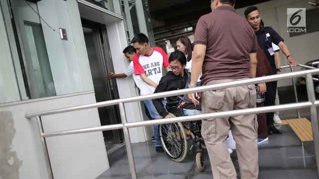 Penyandang Disabilitas Jajal LRT
