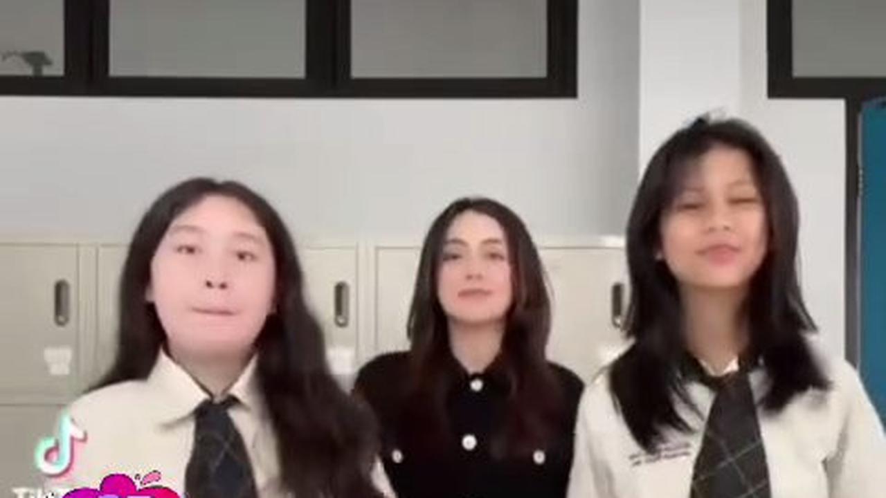 7 Potret Jemima Anak Sulung Celine Evangelista yang Kini Sudah Remaja, Parasnya Makin Cantik