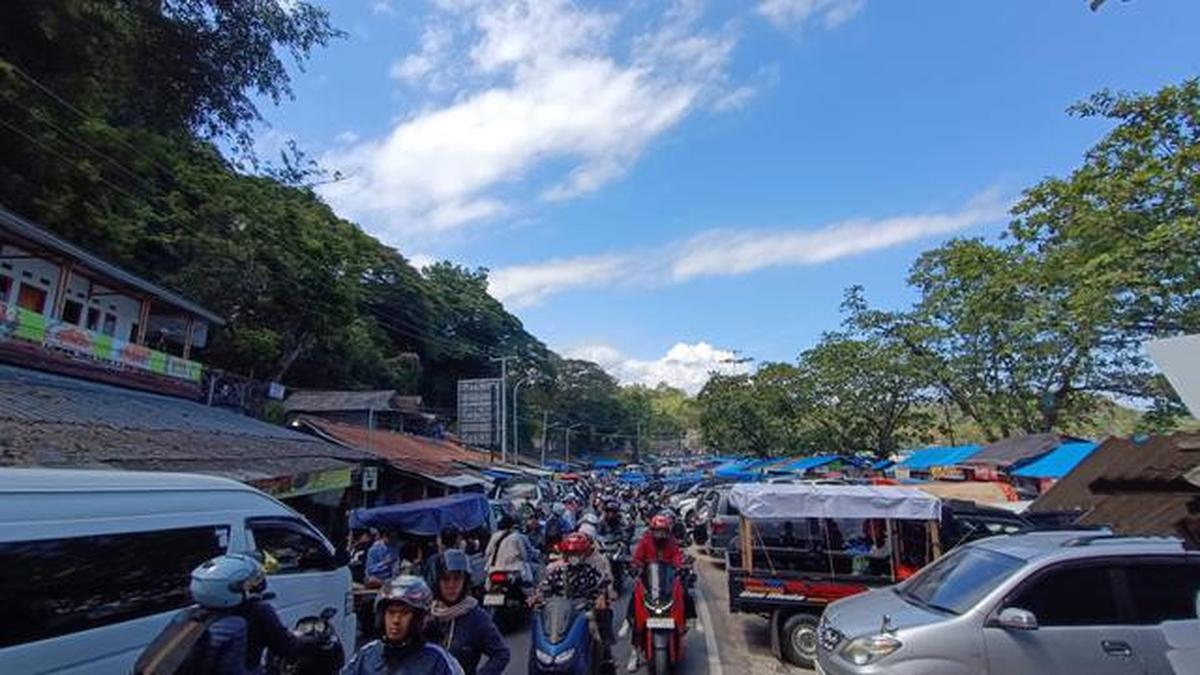 Macet Horor Menuju Palabuhanratu, Cerita Pemudik Habiskan 7 Jam di Jalan