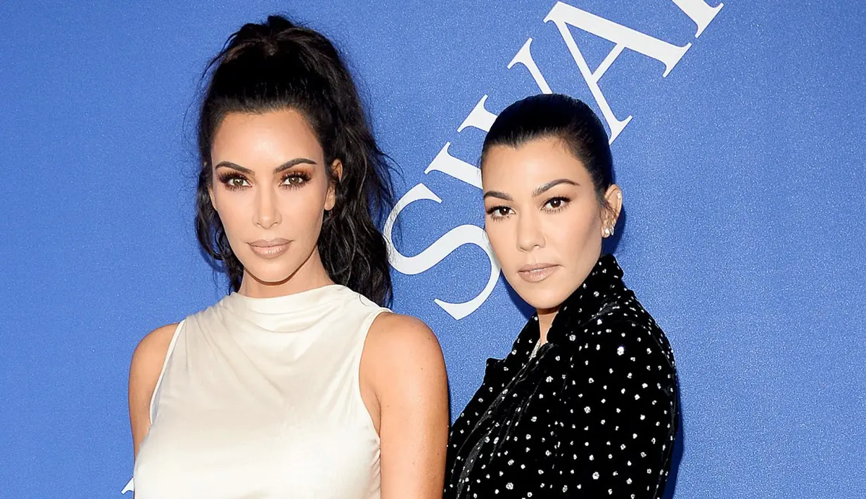 Seperti yang sudah ditayangkan dalam serangkaian teaser, Kourtney, Kim dan Khloe bertengkar hebat. (Us Weekly)