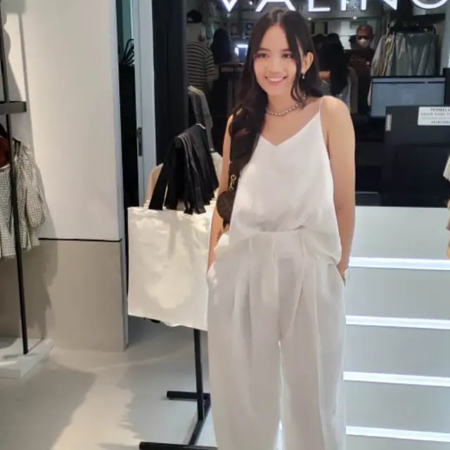 Desain Timeless dan Klasik Jadi Pilihan Claudia Isabella untuk Fashion
