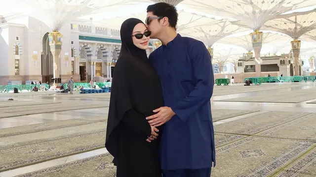Umroh Saat Hamil, Alyssa Daguise Jadi Bumil Modest dalam Abaya Serba Hitam