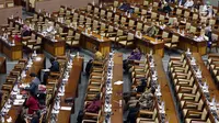 Suasana Rapat Paripurna ke-6 Masa Persidangan I Tahun 2017-2018 di Kompleks Parlemen, Senayan, Jakarta, Selasa (26/9). Dalam sidang ini Pansus Angket menyerahkan laporan terkait pelaksanaan tugas dan kewenangan KPK. (Liputan6.com/JohanTallo)