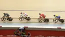 Para pesepeda memacu kecepatan pada nomor Men Junior Keirin saat Asian Track Championship 2019 di Jakarta International Veledrome, Jakarta, Kamis (10/1). Kejuaran balap sepeda ini akan berlangsung hingga Minggu (13/1). (Bola.com/Yoppy Renato)