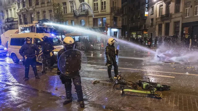 Foto: Dipermalukan Maroko di Piala Dunia, Suporter Belgia Ngamuk di Kota Brussels