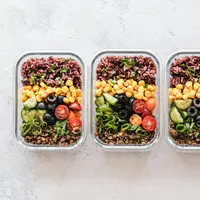 Meal prepping adalah salah satu upaya untuk mengurangi sampah makanan. (Foto: Pexels/Ella Olsson)