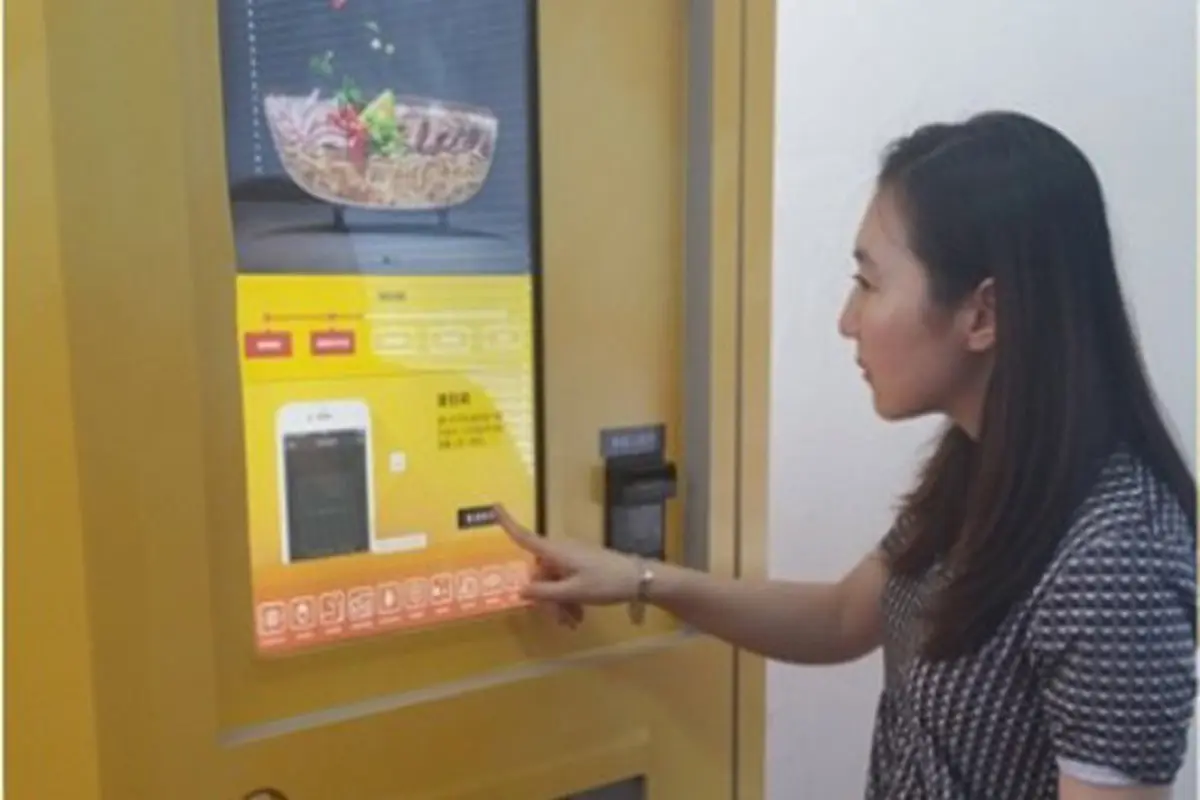 Pertama di Dunia, Mesin Penjual Mie Otomatis dari Shanghai