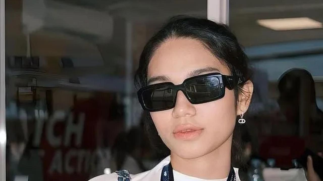 Tampil Cantik Saksikan MotoGP Mandalika, Azizah Salsha Tuai Kritik Gara-gara Foto Ini
