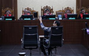 Sidang lanjutan tersebut beragendakan pemeriksaan terdakwa terkait kasus dugaan korupsi pengadaan laptop Chromebook dan Chrome Device Management (CDM) tahun 2019–2022. Tampak dalam foto, mantan Menteri Pendidikan, Kebudayaan, Riset, dan Teknologi (Mendikbudristek), Nadiem Makarim, saat mengikuti sidang lanjutan di Pengadilan Tindak Pidana Korupsi (Tipikor) Jakarta, Senin (11/5/2026). (merdeka.com/Arie Basuki)