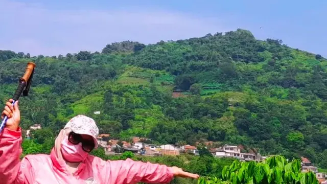 Seorang pendaki di Gunung Padakasih
