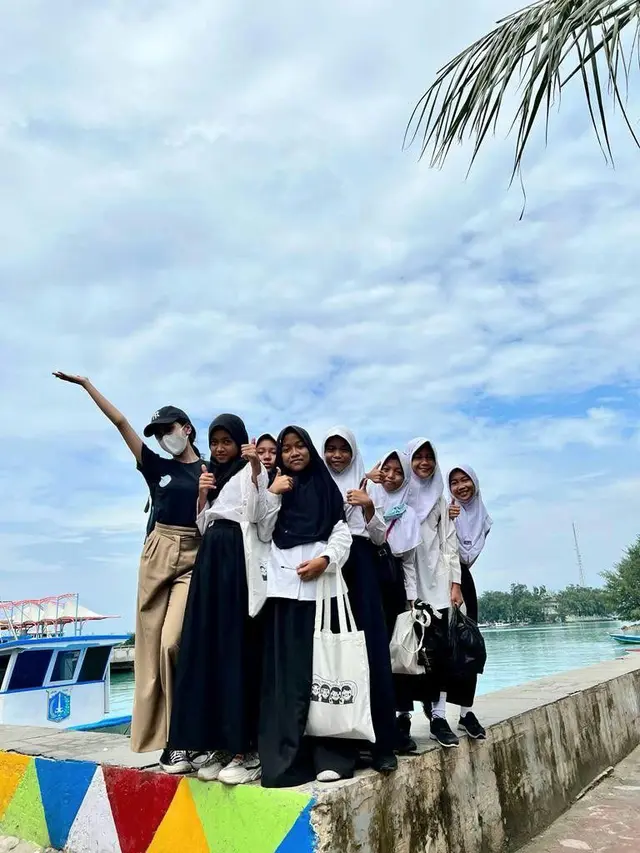 Endrinayla Rafa Amanda datang ke Pulau Kelapa bersama komunitas Generaction Project