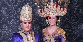 Pesinetron dan pemain film, Selena Alesandra resmi dipersunting pengusaha sekaligus politisi partai Nasdem, Akhmad Febry Marzulie. (Deki Prayoga/Bintang.com)