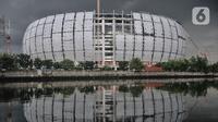 Suasana proyek pembangunan Jakarta Internasional Stadium (JIS), Papanggo, Jakarta Utara, Selasa (11/1/2022). Progres pembangunan stadion terbesar di Asia yang dirancang sesuai standar FIFA tersebut saat ini mencapai 93,85 persen dan ditargetkan rampung Maret mendatang. (merdeka.com/Iqbal S. Nugroho)