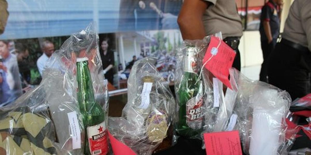Selain minta pacar bangkitkan birahi, Gama juga minum obat kuat