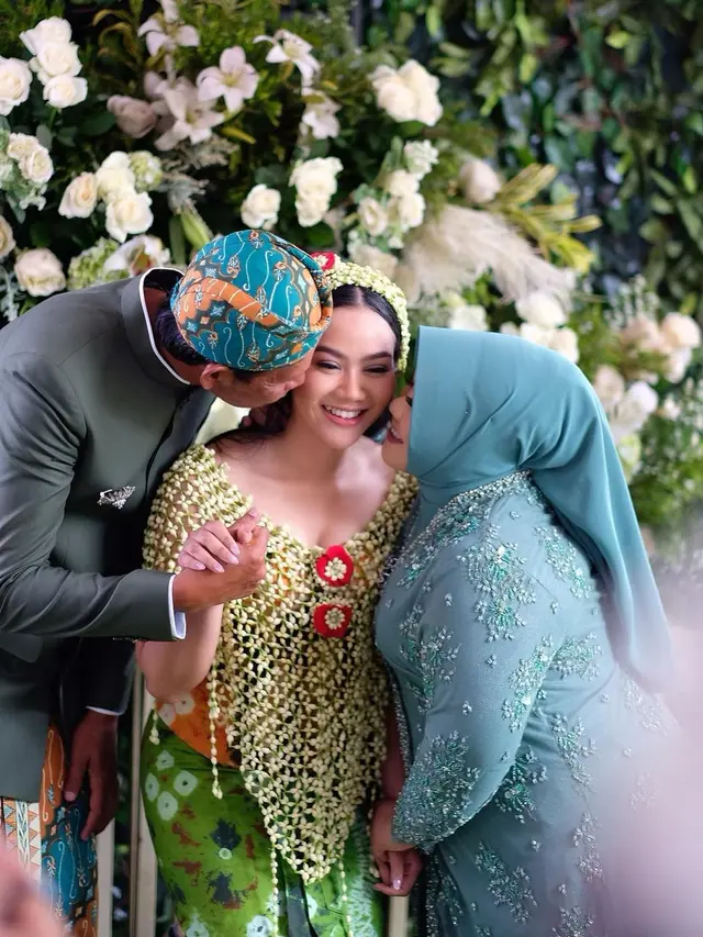 Penuh Haru Bahagia, Ini 7 Momen Siraman Yura Yunita Jelang Pernikahan