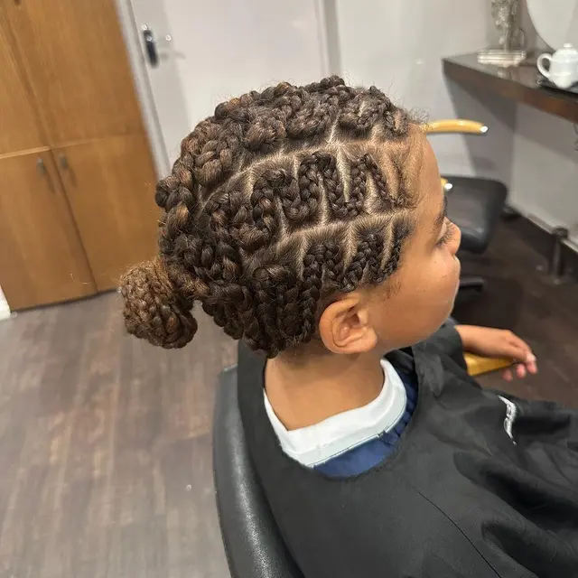 Mengepang Rambut Saat Pergi ke Sekolah