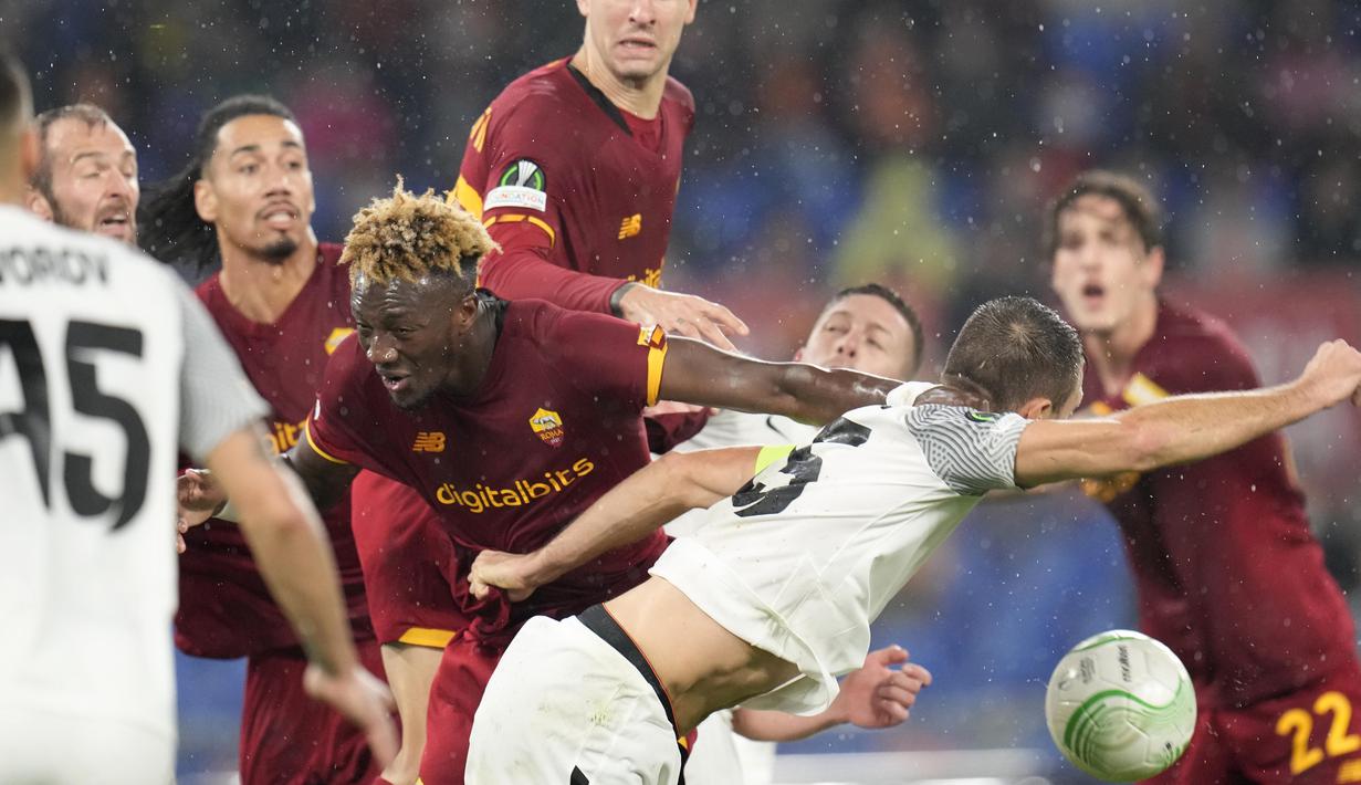Keempat gol Serigala Ibu kota itu disarangkan oleh Carles Perez pada menit ke-15, Nicolo Zaniolo menit ke-33 dan Tammy Abraham menit ke-46 serta 75. (AP/Gregorio Borgia)