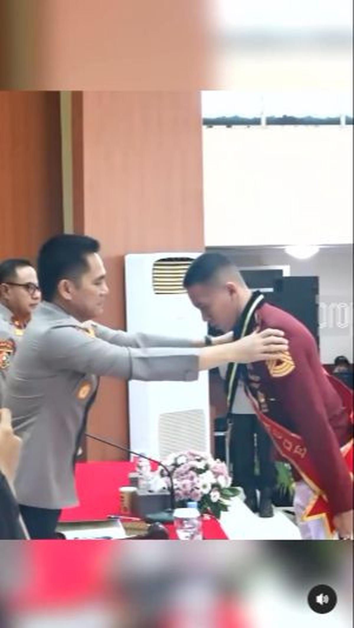 Theodore yang merupakan pengiriman dari polda Metro Jaya ini tidak hanya memperoleh Adhi Makayasa saja.<br>