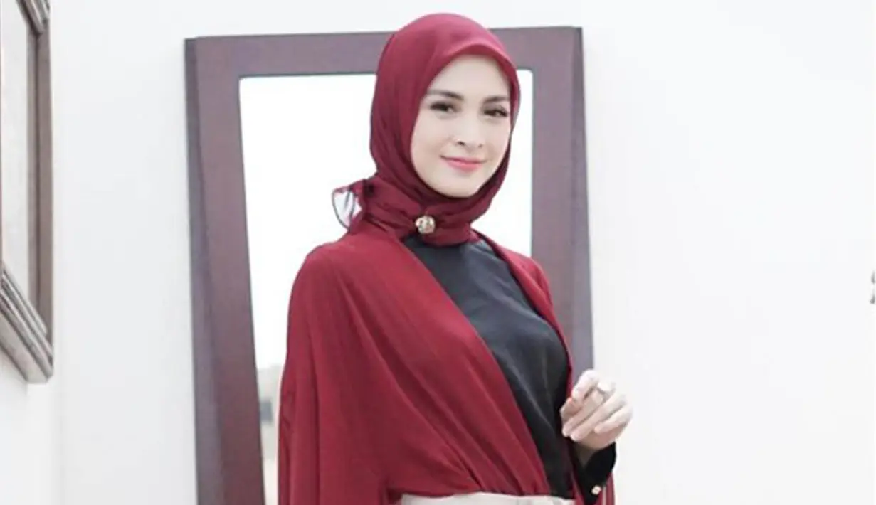 Donita merupakan artis yang telah membintangi berbagai judul FTV, film, dan sinetron. Salah satunya sinetron lawas Cinta Fitri yang melambungkan namanya pada 2007 silam. (Liputan6.com/IG/@donitabhubiy)