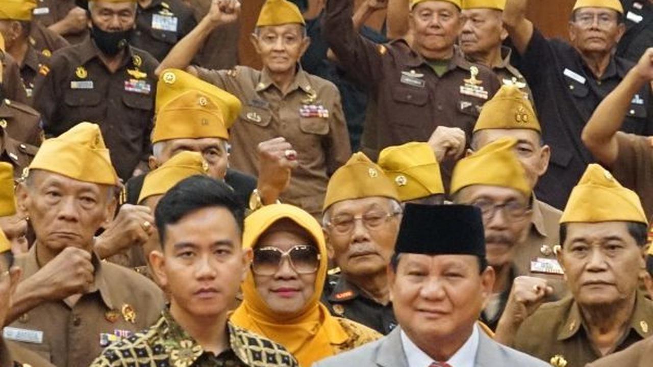 FOTO:  Prabowo dan Gibran Duduk Berdampingan di Peringatan Hari Veteran Nasional, Beginilah Momen Kedekatan Mereka