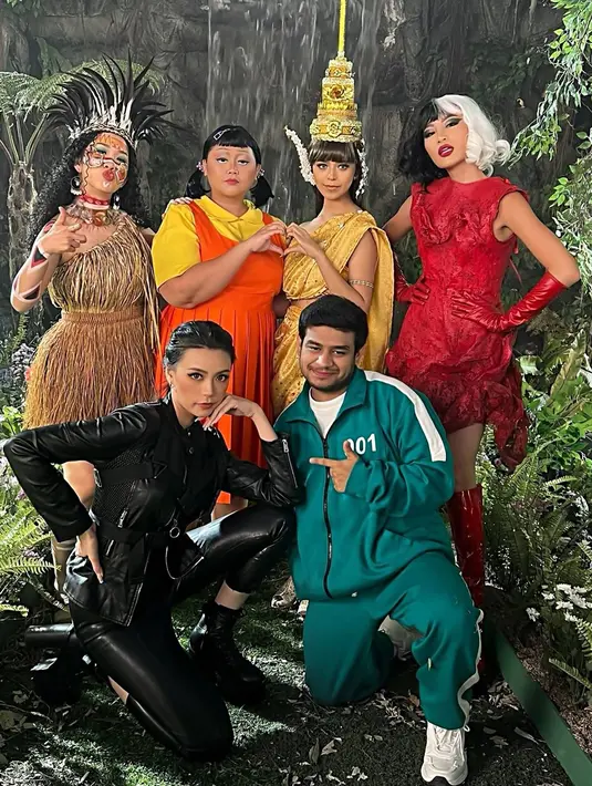 Sebagai model yang kerap bikin konten soal fashion, beberapa waktu lalu ia turut meramaikan Citayam Fashion Week dengan gaya busana street wear yang keren. Seperti dalam potretnya ini, dalam CFW tersebut, ia tampil dengan outfit serba hitam yang tetap menawan. (Liputan6.com/IG/@tamaradai)