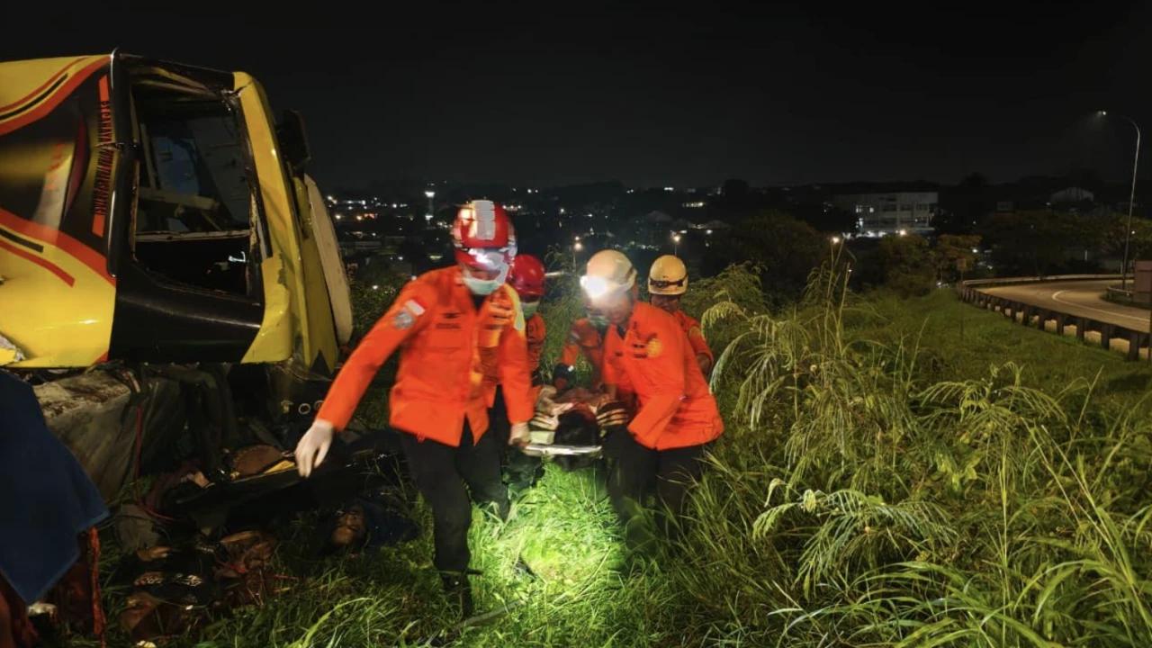 Sopir Bus Kecelakaan Maut di Exit Tol Krapyak Masih Diperiksa Polisi, Tim TAA Dikerahkan ke Lokasi