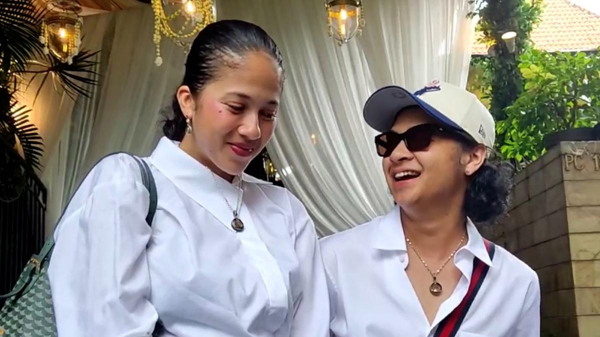 Bastian Steel dan Sitha Marino Antusias Hadiri Prosesi Siraman Al Ghazali