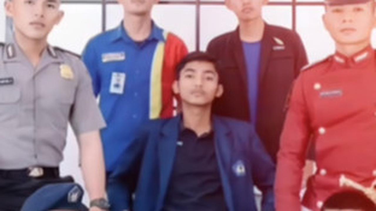 Curhat Pegawai Minimarket Dicibir Netizen Foto Sama Teman Polisi: Saya Tulang Punggung Keluarga, Kerja Apa Saja yang Penting Halal