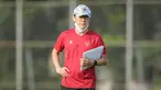 Shin Tae-yong dikenal dengan pelatih yang gemar memainkan pemain muda di skuat Merah Putih. Hal tersebut terlihat saat Timnas Indonesia berlaga di Kualifikasi Piala Dunia 2022. Namun, sebaiknya pria asal Korea Selatan itu harus mempertimbangkan memainkan pemain senior. (Bola.com/Bagaskara Lazuardi)