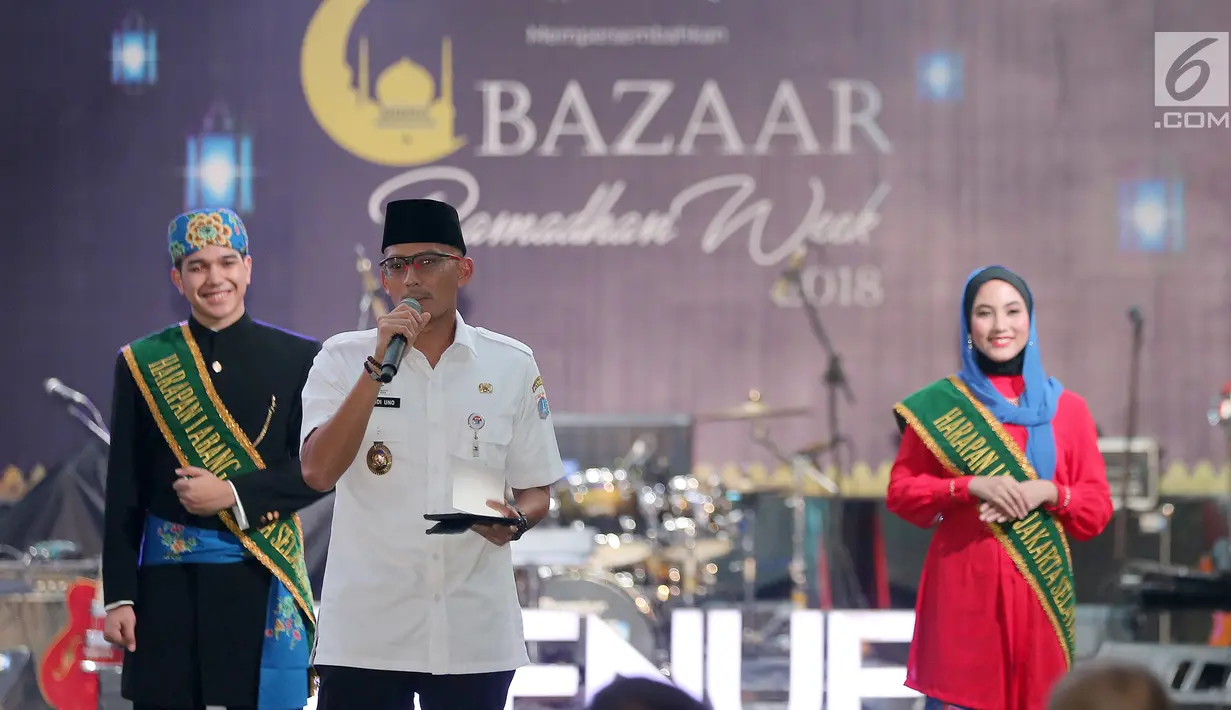 Wagub DKI Jakarta Sandiaga Uno memberikan sambutan pada pembukaan Bazaar Ramadhan Week OK Oce Goes To Mall di Lippo Mal Kemang, Jakarta, (30/5). Bazaar menampilkan fashion, craft serta kuliner. (Liputan6.com)