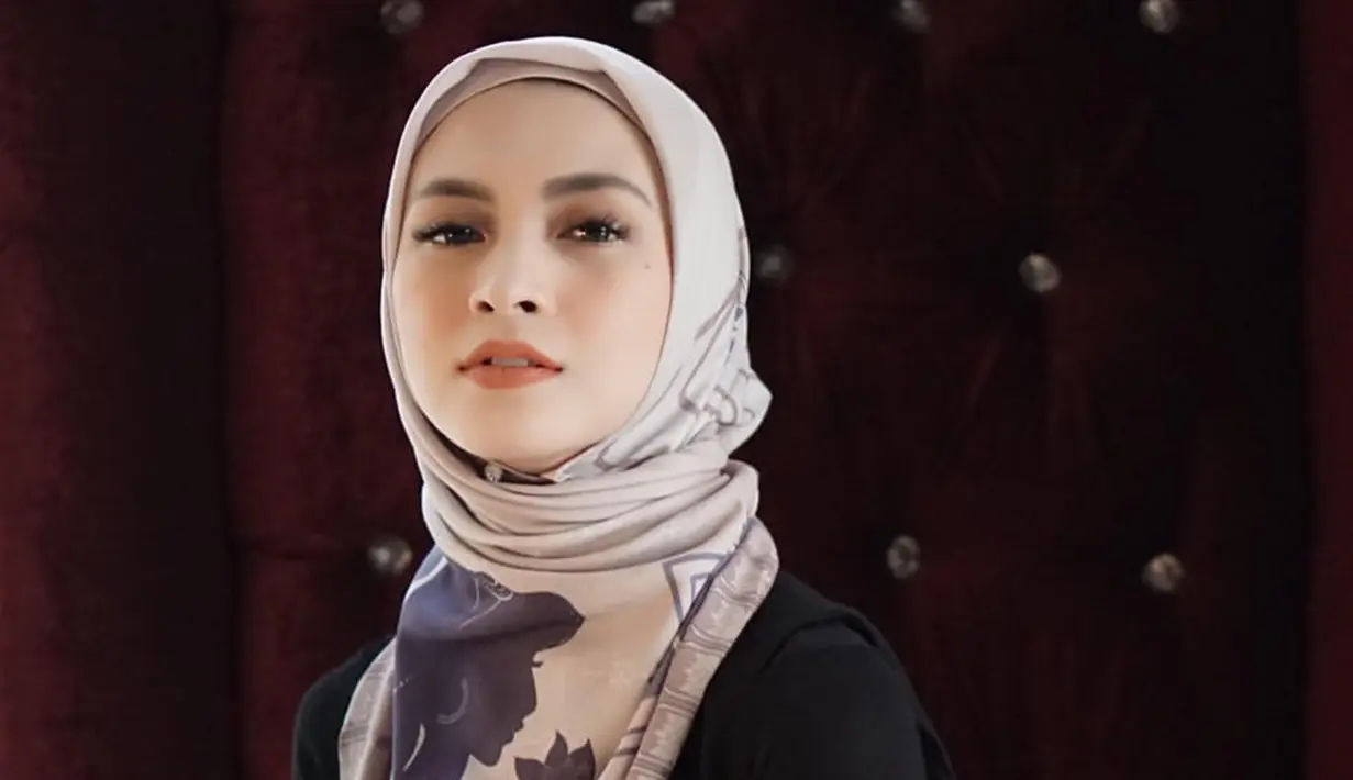 Pemilik nama lengkap Noni Annisa Ramadhani ini lahir pada 14 Februari 1989. Ia mengawali karier beraktingnya dalam FTV ‘Dewa Asmara pada 2006. (Liputan6.com/IG/@donitabhubiy)