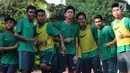 Pemain Timnas Indonesia U-16 berpose usai latihan di Lapangan Atang Sutresna, Cijantung, Jakarta, Senin (3/7). Latihan ini merupakan persiapan jelang berlaga di Piala AFF U-16 Thailand, 9-22 Juli mendatang. (Liputan6.com/Helmi Fithriansyah)