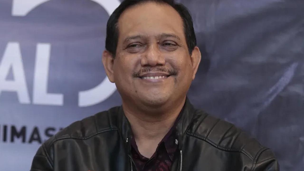 Satu Ruangan DPR Tepuk Tangan, Pensiunan Pati Polri 'Colek' Bintang Tiga Buat Promosikan Brigjen