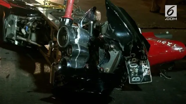 Beginilah kondisi motor pembalap liar yang menabrak bagian belakang sebuah truk.