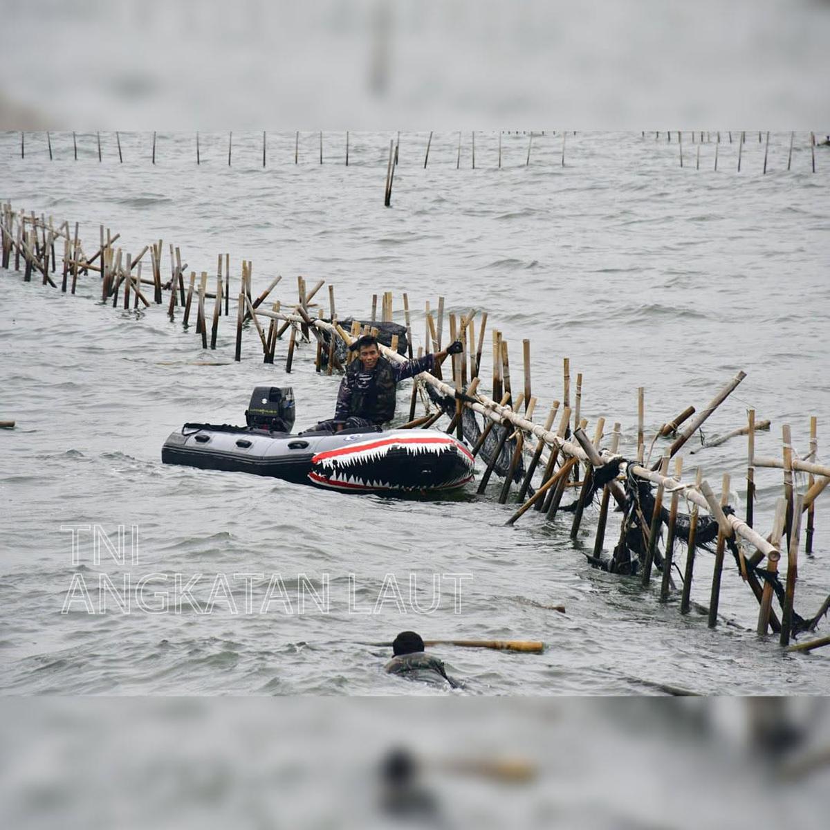 Perintah Kasal, Pasukan TNI AL Dibantu Nelayan Makin Getol Obrak Abrik Pagar Laut Misterius