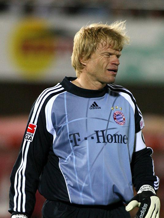 10. Oliver Khan - Lebih dari satu dekade pengabdian yang dilakukan Oliver Khan selama berseragam timnas Jerman. Kesempatan menjadi juara dunia hampir ia cicipi andai tidak melakukan blunder kontra Brazil. (AFP/Jaime Reina)