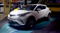 Toyota CH-R non-hybrid kalah pamor dibanding CH-R hybrid. (Otosia.com/Arendra Pranayaditya)