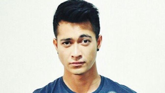 Sang Kakak Titip Makanan Buat Eza Gionino - Celeb Bintang.com