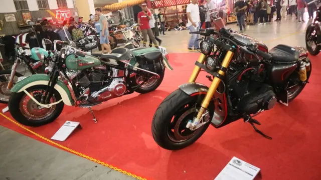 Sejumlah motor kustom di Kustomfest 2018.
