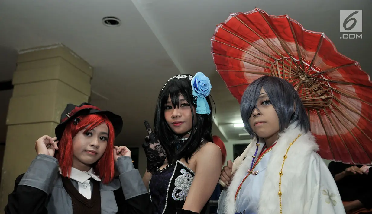 Tiga Cosplay berpose saat menghadiri Festival Ennichisai di Blok M Square, Jakarta, Minggu (1/7). Ennichisai merupakan festival kebudayaan Jepang yang menghadirkan berbagai jenis seni tradisional dan modern Negeri Sakura. (Merdeka.com/Iqbal S. Nugroho)
