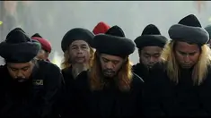 Komunitas Jemaah An Nadzir yang bermukim di dekat Danau Mawang, Kabupaten Gowa, Sulawesi Selatan, mengakhiri puasanya Rabu (15/7/2015) siang sekitar pukul 14.00 WIB. Pimpinan spiritual An Nadzir Gowa, Ustaz Lukman menyatakan haram hukumnya jika melanjutka