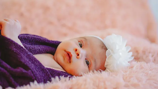 Mengurangi Bayi Menggaruk Wajahnya