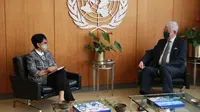 Menlu Retno Marsudi menemui Presiden Majelis Umum PBB Volkan Bozkir (kanan) pada Kamis (19/5) waktu setempat. (Dok: Twitter/@Menlu_RI)
